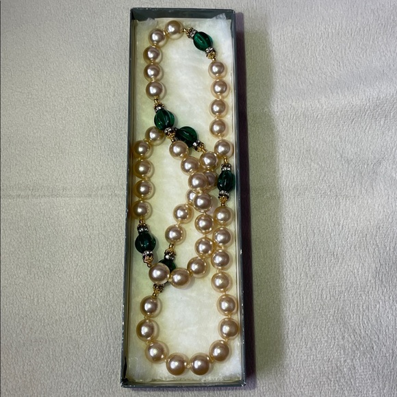 Jewelry - Vintage 1950’s Elegant Faux Pearl & Green Bead Necklace. 26”